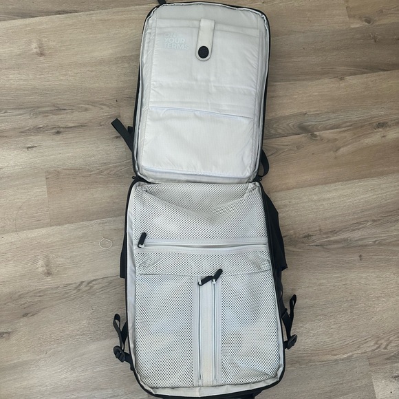 Tortuga Outbreaker Backpack 35L Black Laptop Travel International Carry-on - Picture 8 of 10